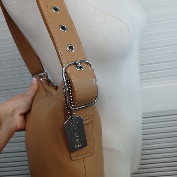 Coach Vintage Tan Leather Hobo Shoulder Bag - Picture 3 of 16